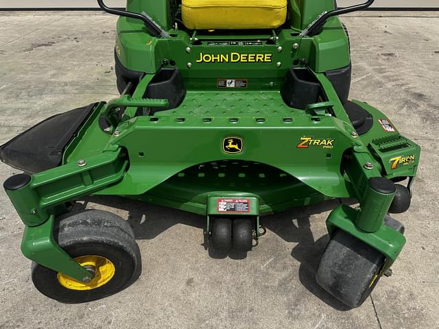 Image of John Deere Z820A equipment image 1