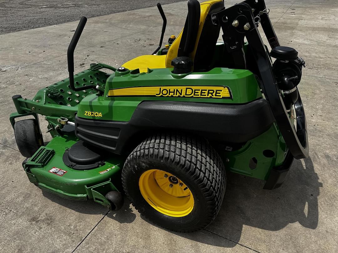 Image of John Deere Z820A Primary image