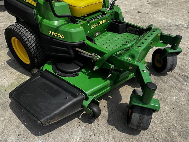 Image of John Deere Z820A equipment image 2