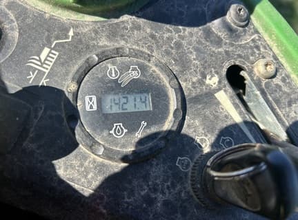 Image of John Deere Z820A equipment image 4