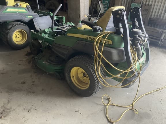 Image of John Deere Z820A equipment image 1