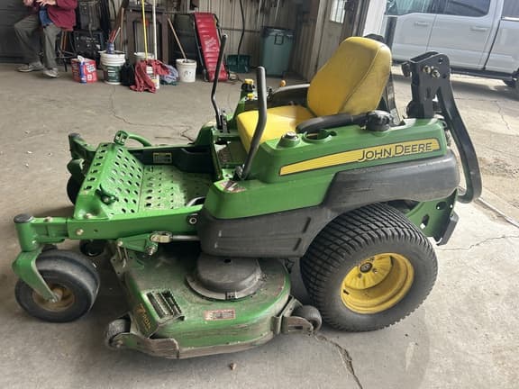 Image of John Deere Z820A equipment image 1