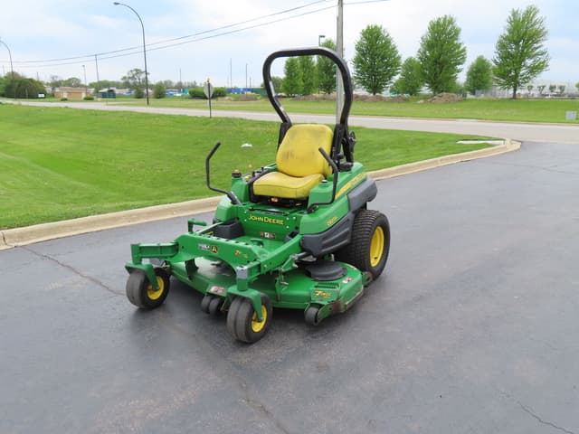 Image of John Deere Z820A equipment image 1