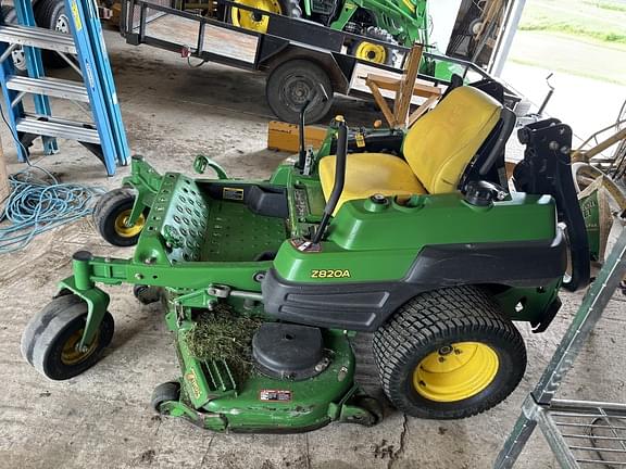 Image of John Deere Z820A equipment image 1