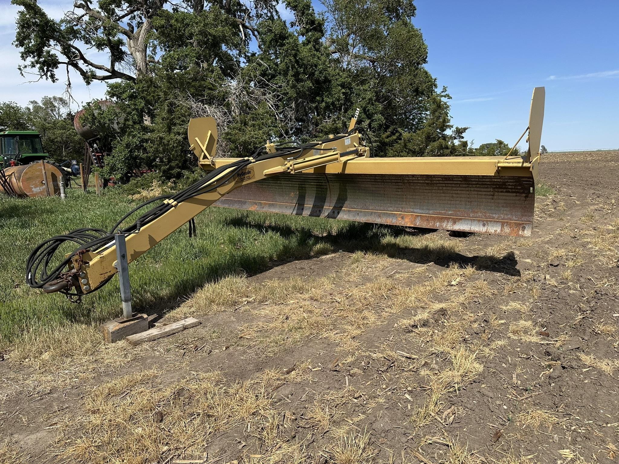 2008 HyGrade 1600RS Equipment Image0