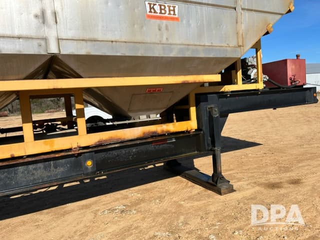 Image of KBH Fertilizer Chassis equipment image 3