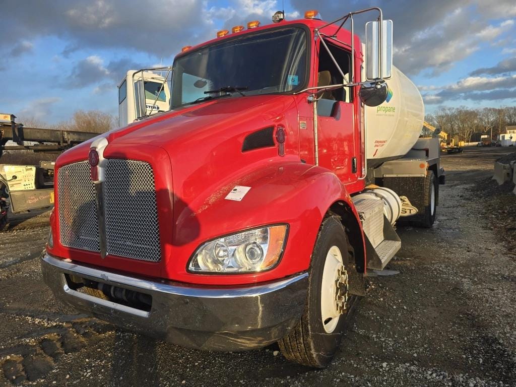 2008 Kenworth T300 Equipment Image0