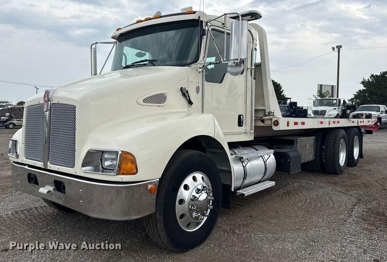 2008 Kenworth T300 Equipment Image0