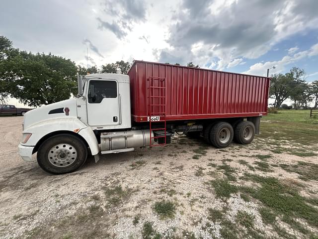 Image of Kenworth T300 equipment image 4