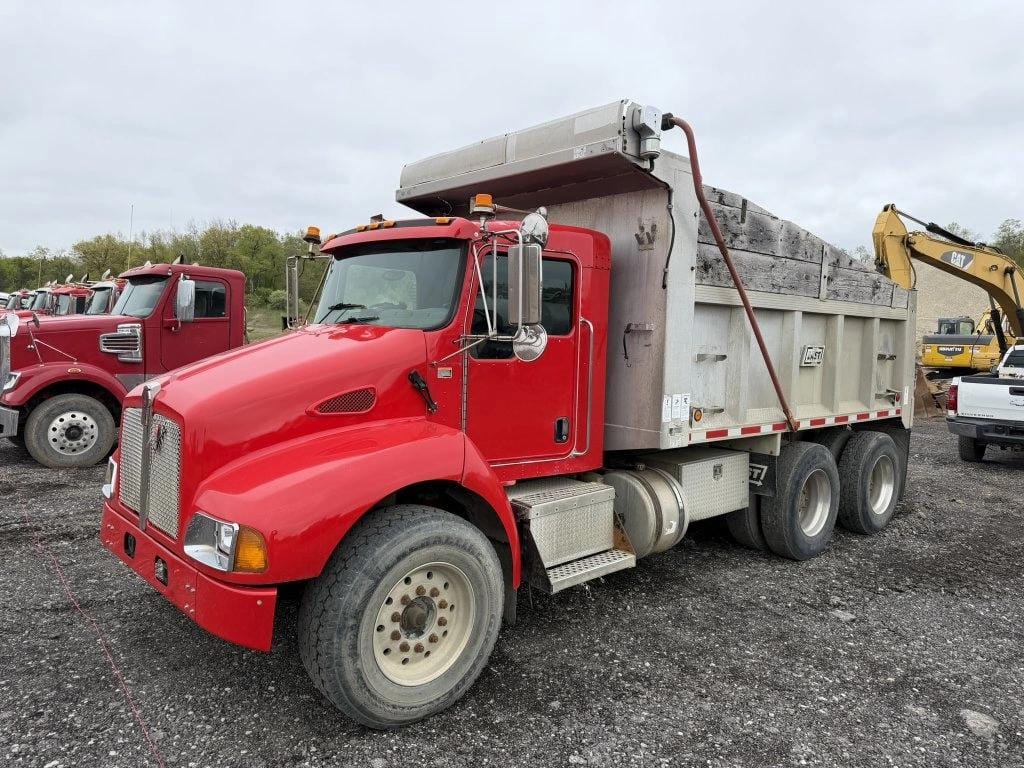 2008 Kenworth T300 Equipment Image0