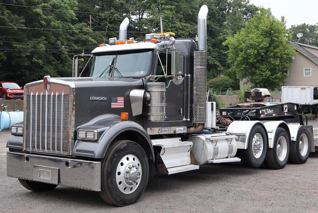 Image of Kenworth W900 Primary image
