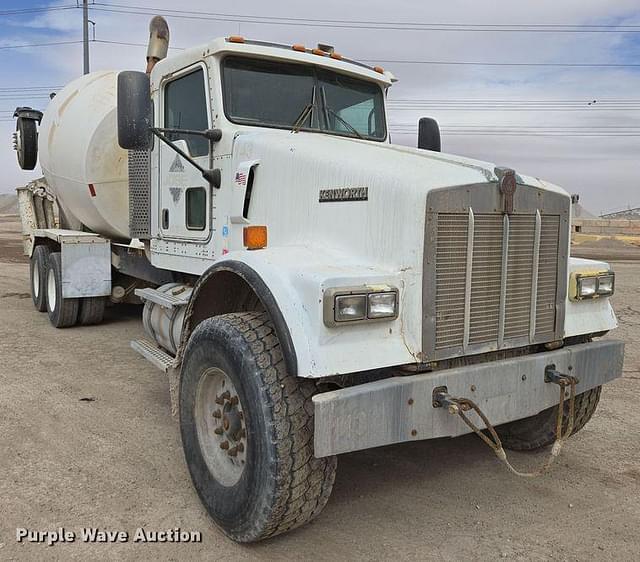 Image of Kenworth W900 equipment image 2