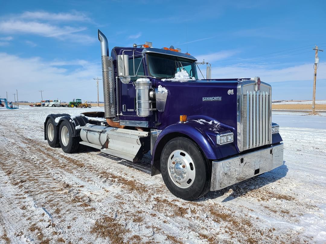 Image of Kenworth W900 Primary image