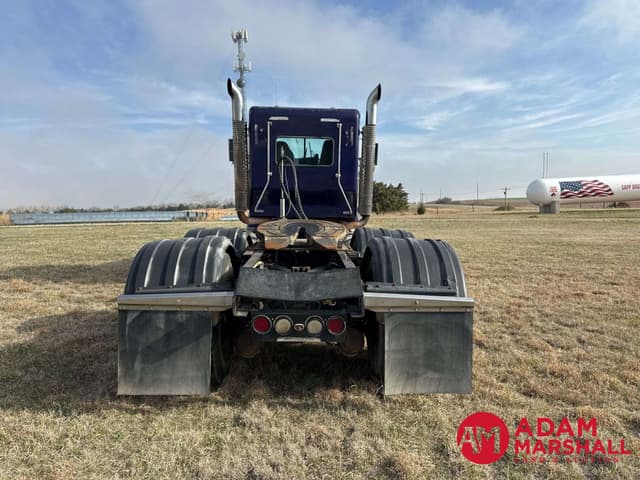 Image of Kenworth W900 equipment image 4