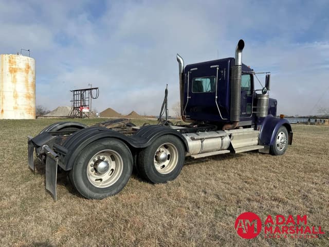 Image of Kenworth W900 equipment image 3