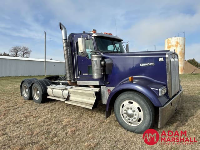 Image of Kenworth W900 equipment image 1