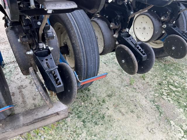 Image of Kinze 3000 equipment image 1