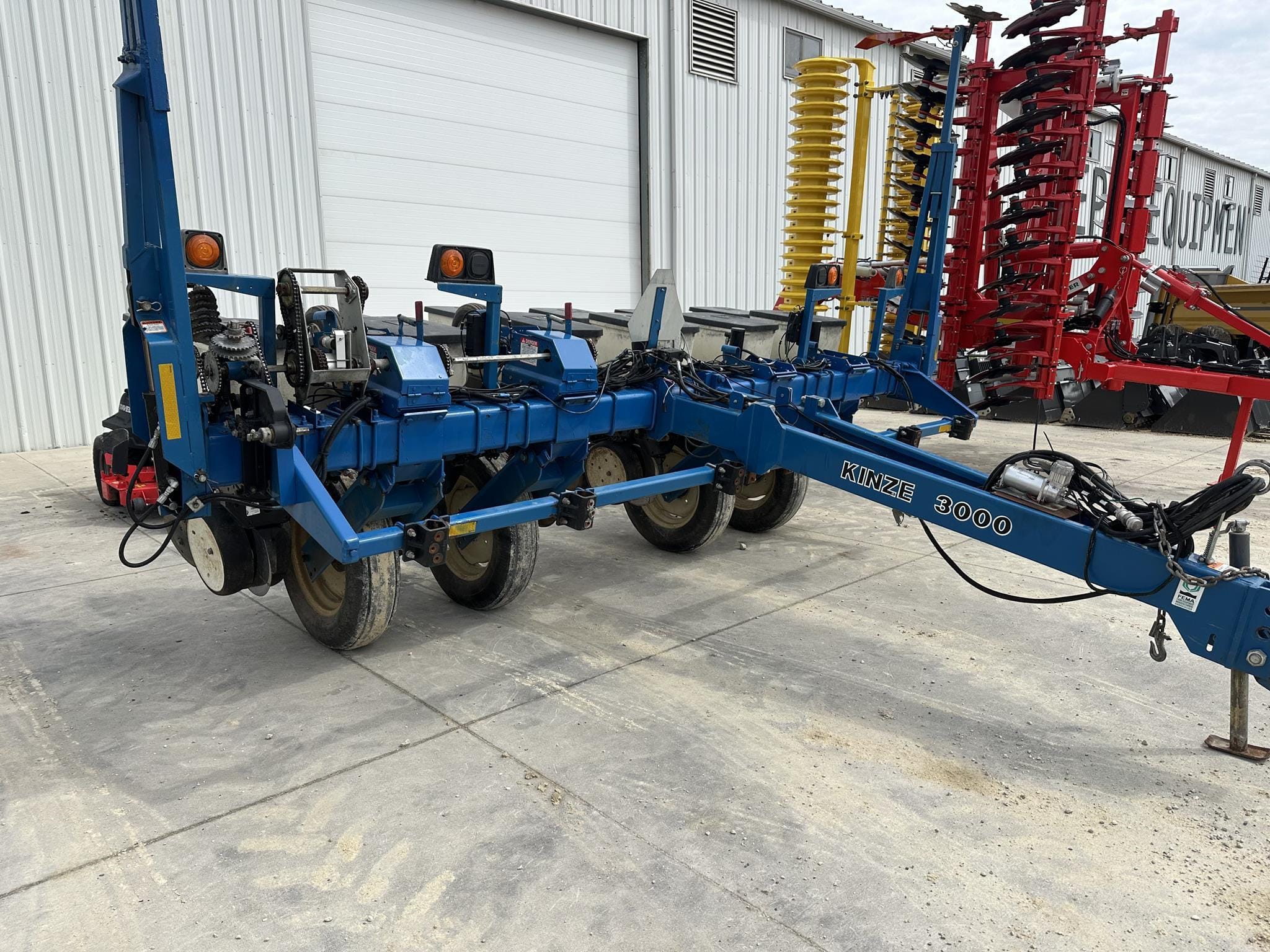 2008 Kinze 3000 Equipment Image0