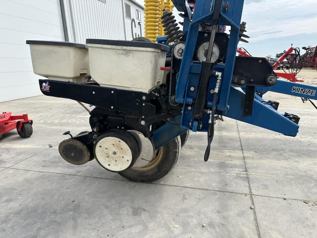 Image of Kinze 3000 equipment image 2