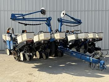 2008 Kinze 3200 Equipment Image0