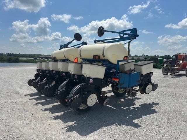 Image of Kinze 3200 equipment image 4