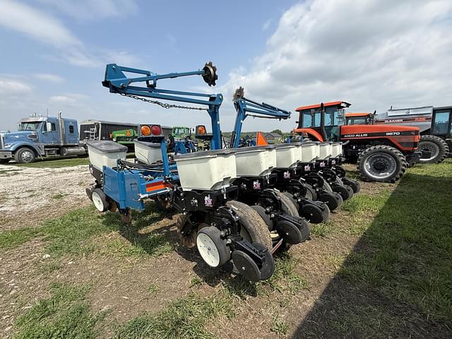 Image of Kinze 3200 equipment image 4