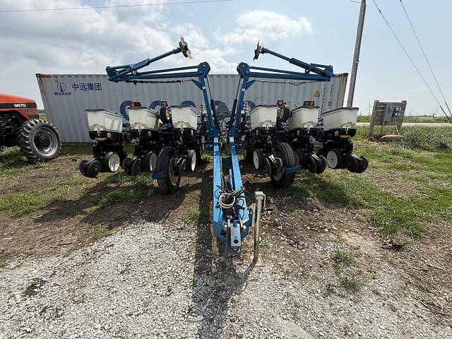 Image of Kinze 3200 equipment image 1