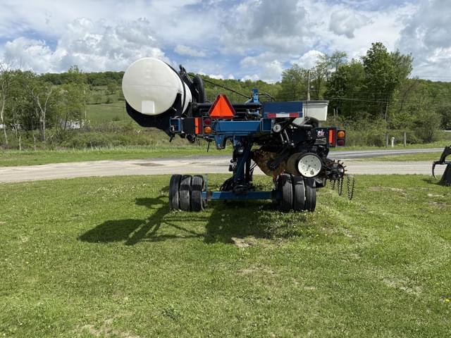 Image of Kinze 3400 equipment image 4
