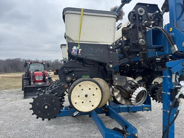 Image of Kinze 3500 equipment image 3