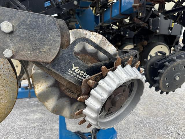 Image of Kinze 3500 equipment image 4