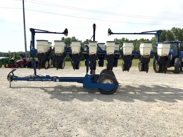 Image of Kinze 3500 equipment image 3