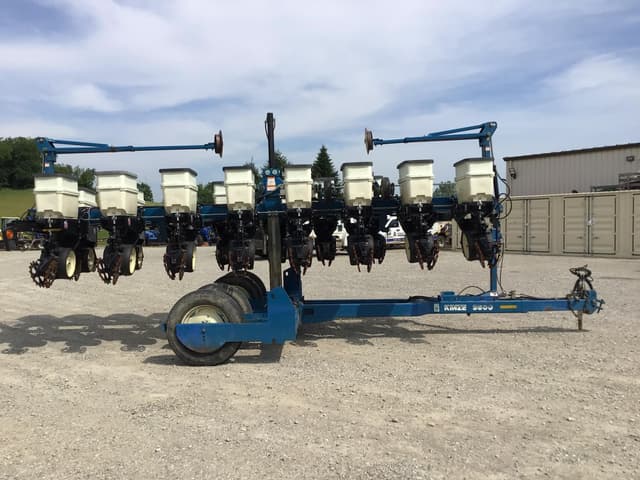 Image of Kinze 3500 equipment image 2