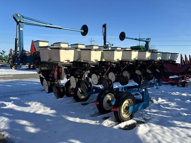 Image of Kinze 3500 equipment image 4