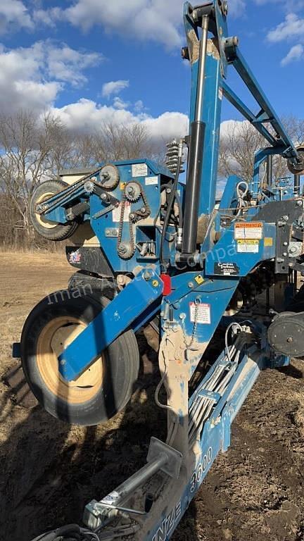 Image of Kinze 3600 equipment image 2