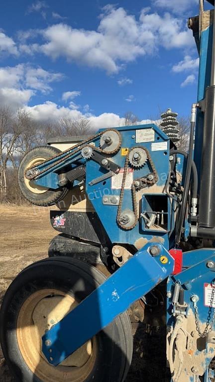 Image of Kinze 3600 equipment image 3