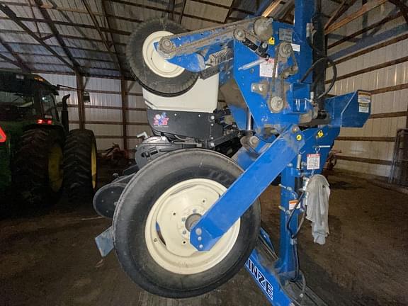 Image of Kinze 3600 equipment image 4