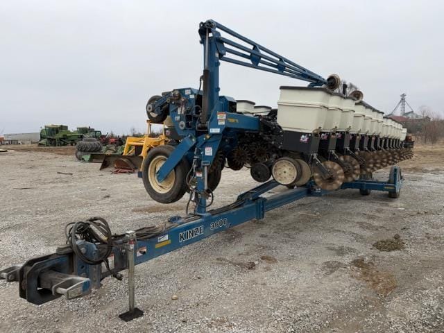 2008 Kinze 3600 Equipment Image0