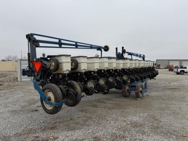 Image of Kinze 3600 equipment image 4