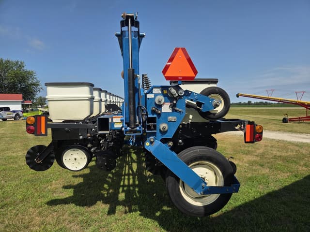 Image of Kinze 3600 equipment image 3
