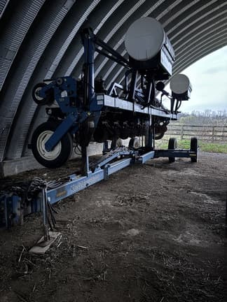 Image of Kinze 3600 equipment image 2