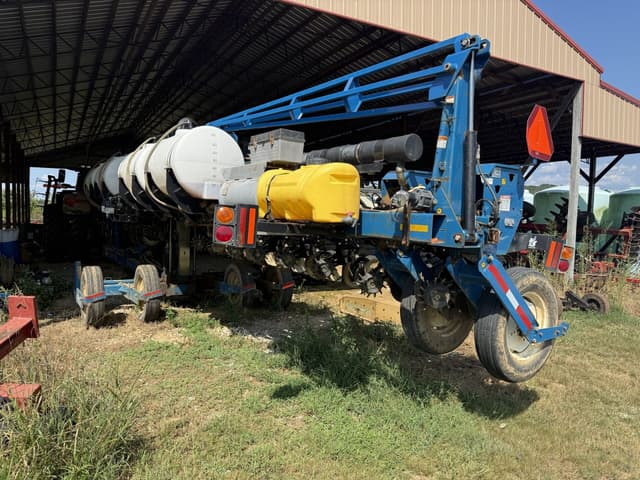 Image of Kinze 3600 equipment image 1