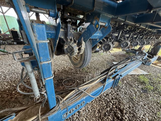 Image of Kinze 3600 equipment image 3