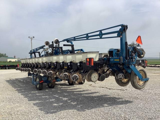 Image of Kinze 3600 equipment image 4
