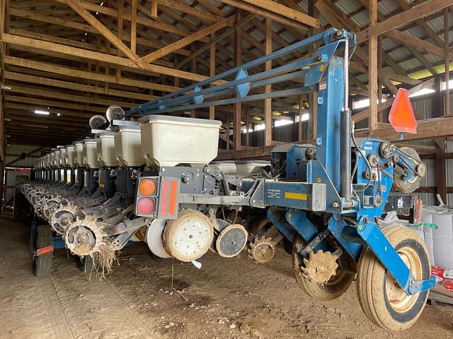 Image of Kinze 3600 equipment image 4