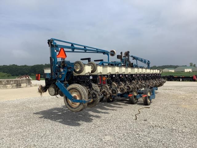 Image of Kinze 3600 equipment image 2