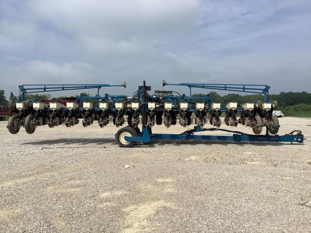 Image of Kinze 3600 equipment image 1