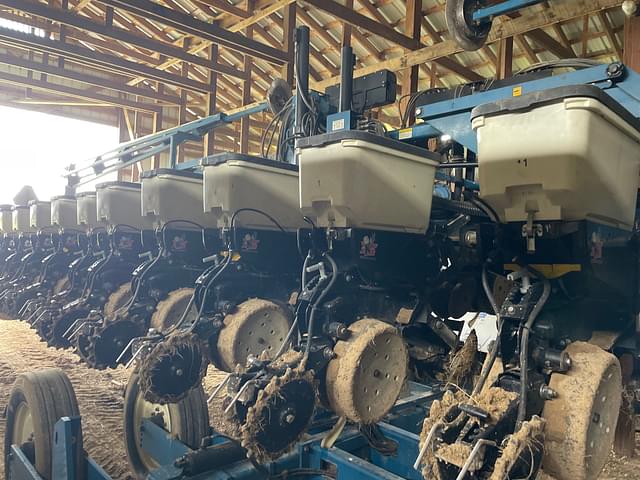 Image of Kinze 3600 equipment image 1