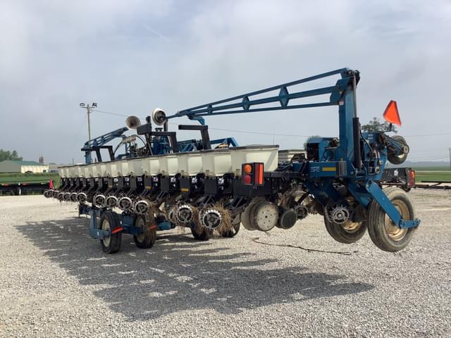 Image of Kinze 3600 equipment image 4