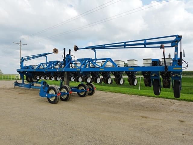 Image of Kinze 3600 equipment image 3