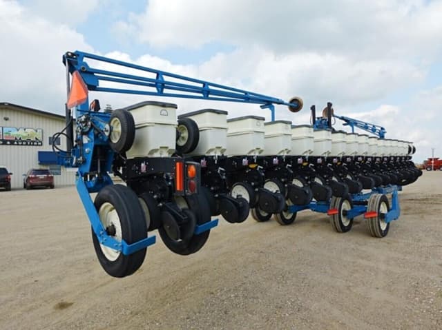 Image of Kinze 3600 equipment image 2